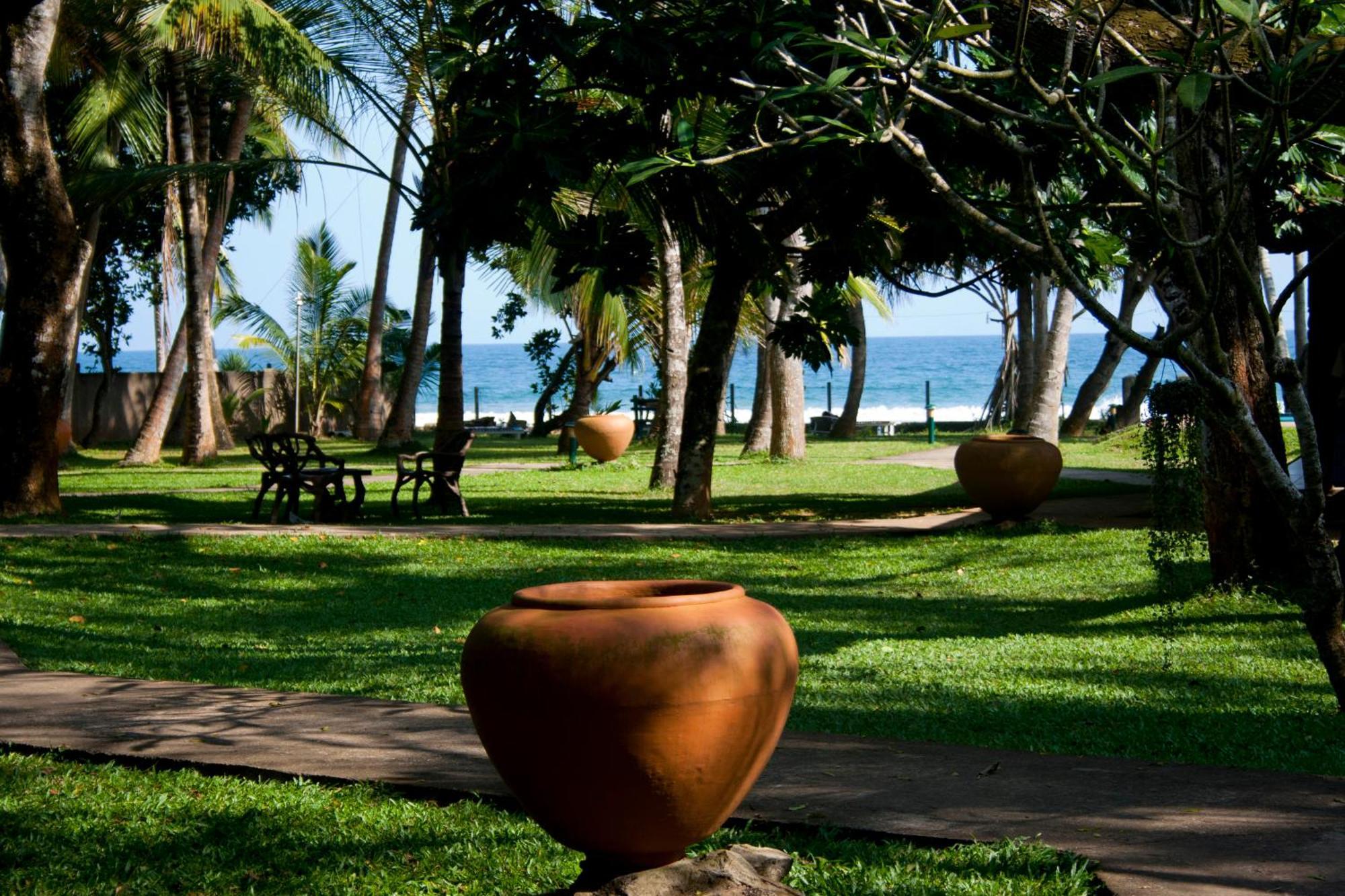 Mawella Beach Resort Tangalle Exterior photo